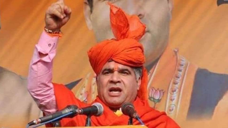 BJP leader Javaid Qureshi fasts for speedy recovery of J&amp;K party president Ravinder Raina who tested COVID-19 positive