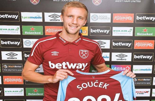 West Ham United rope in midfielder Tomas Soucek on four-year deal