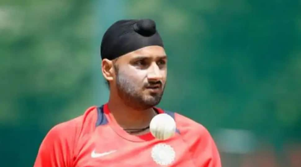 Pure mohalle ka lga diya kya? Harbhajan Singh expresses dismay over hefty electricity bill