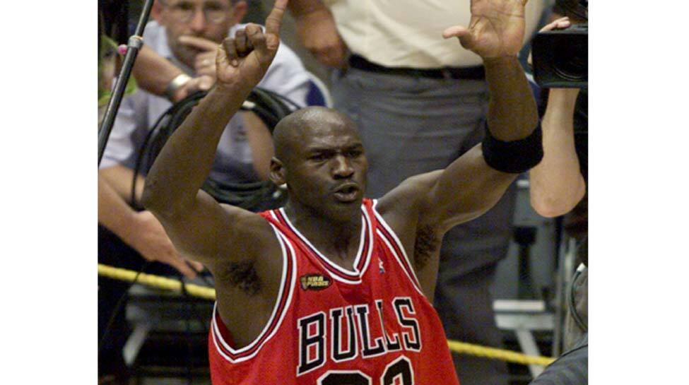 Michael Jordan&#039;s Chicago Bulls signing-day jersey to go up for auction