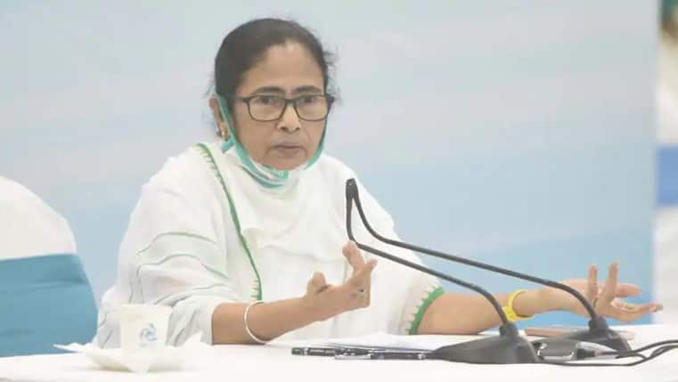 Cm Mamata Banerjee Extends Lockdown In West Bengal S Containment Zones Till August 31 India News Zee News