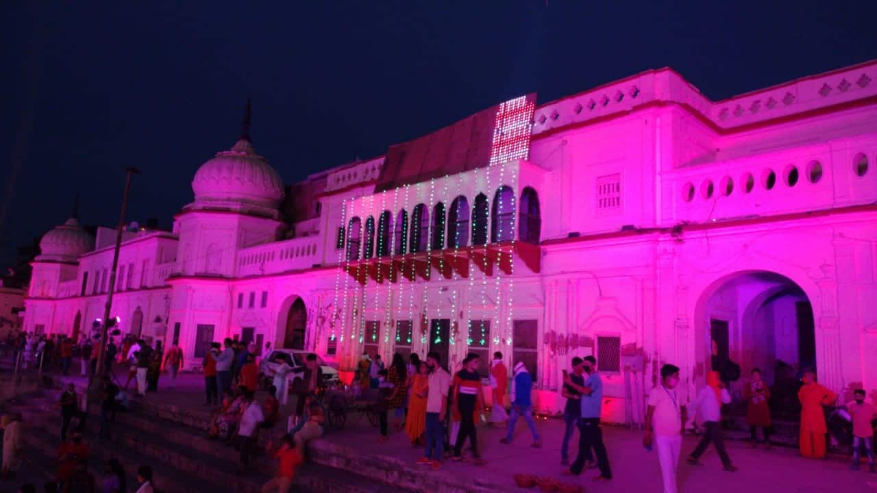 Devotees looking at the decoration