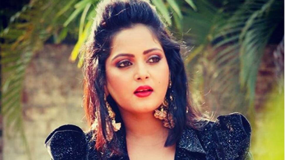 Bhojpuri Hot Cake Anjana Singh S Sensational Pics Raise The Mercury News Zee News