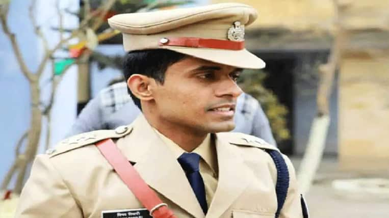 Bihar Police Probe In Sushant Singh Rajput Death Case Was Quarantined Ips Officer Vinay