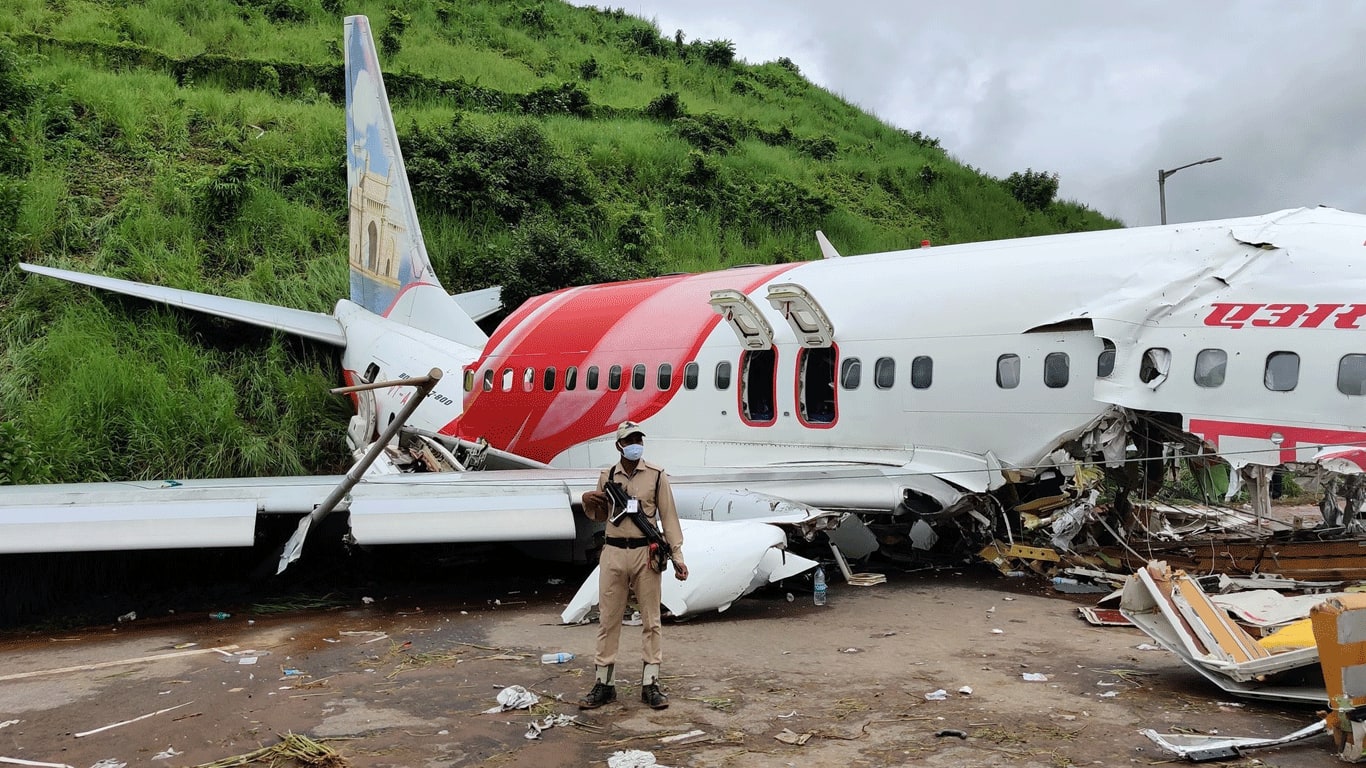 Flight broken. Flight broken. полет на piper. красная линия неон. неоновое свечение.