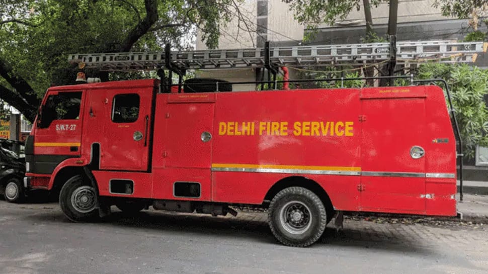 Fire breaks out at godown in southeast Delhi&#039;s Okhla; 10 firetenders rushed to spot