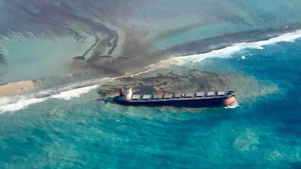 India sends 30 tonnes of technical equipment as assistance to Mauritius to contain oil spill