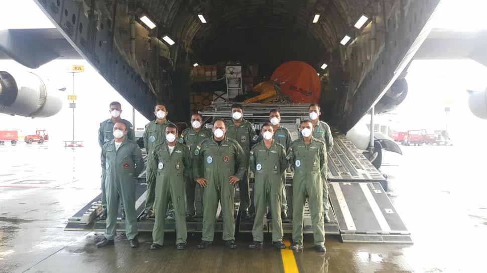 Special response team, 10000 Indian-made oil absorbent pads sent as assistance to Mauritius