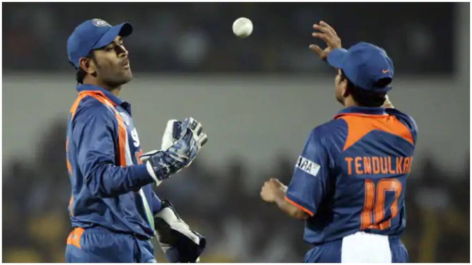 Saw MS Dhoni&#039;s match-reading skills standing in slips and told BCCI he is next captain: Sachin Tendulkar 