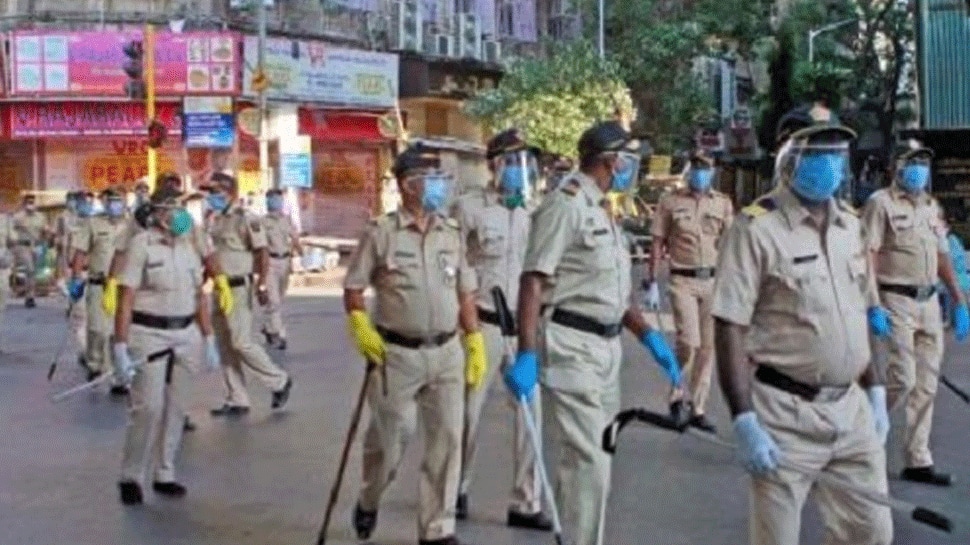 With 117 new coronavirus cases and two deaths, COVID-19 count in Maharashtra Police stands at 12,877 With 117 new coronavirus cases and two deaths, COVID-19 count in Maharashtra Police stands at 12,877