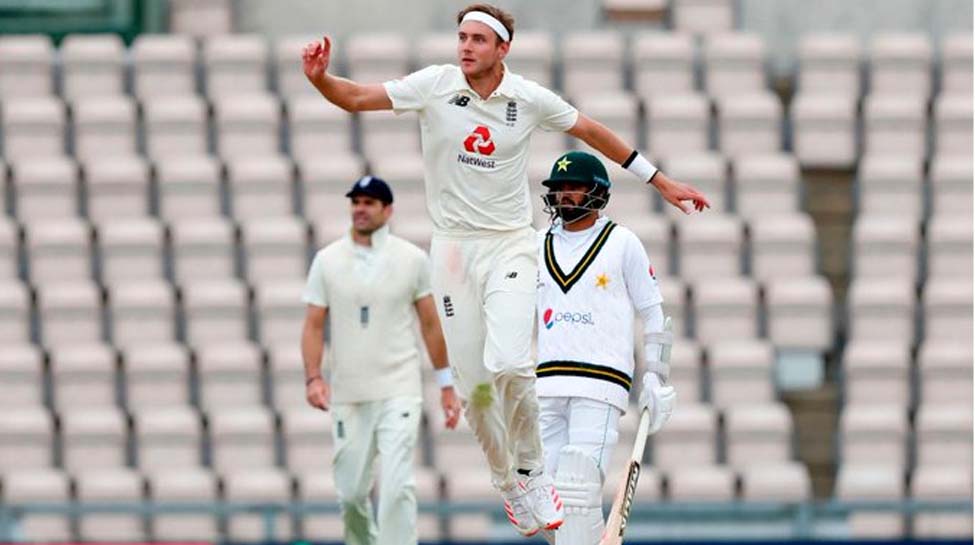 3rd Test Day 3: England bundle out Pakistan for 273, enforce follow-on at stumps