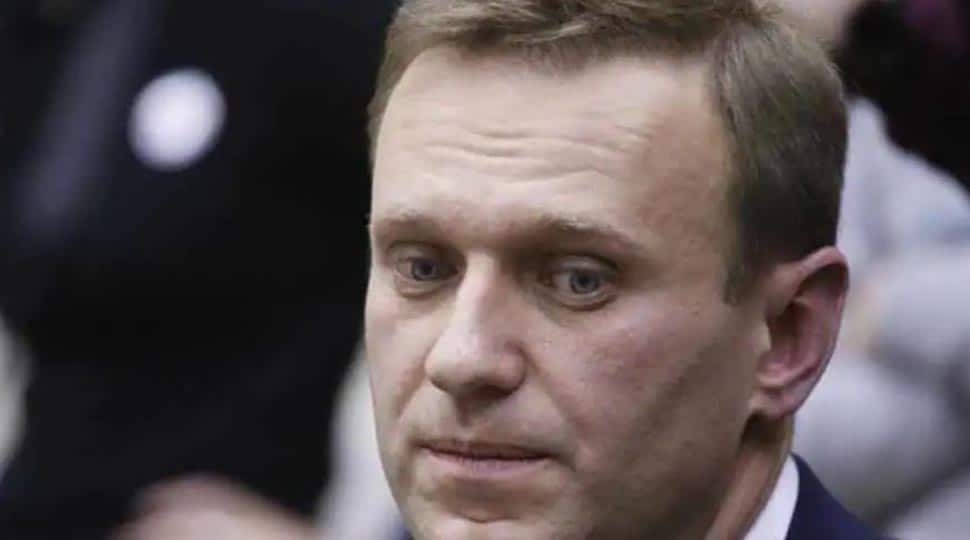 Siberian doctors say they saved Kremlin critic Alexei Navalny&#039;s life
