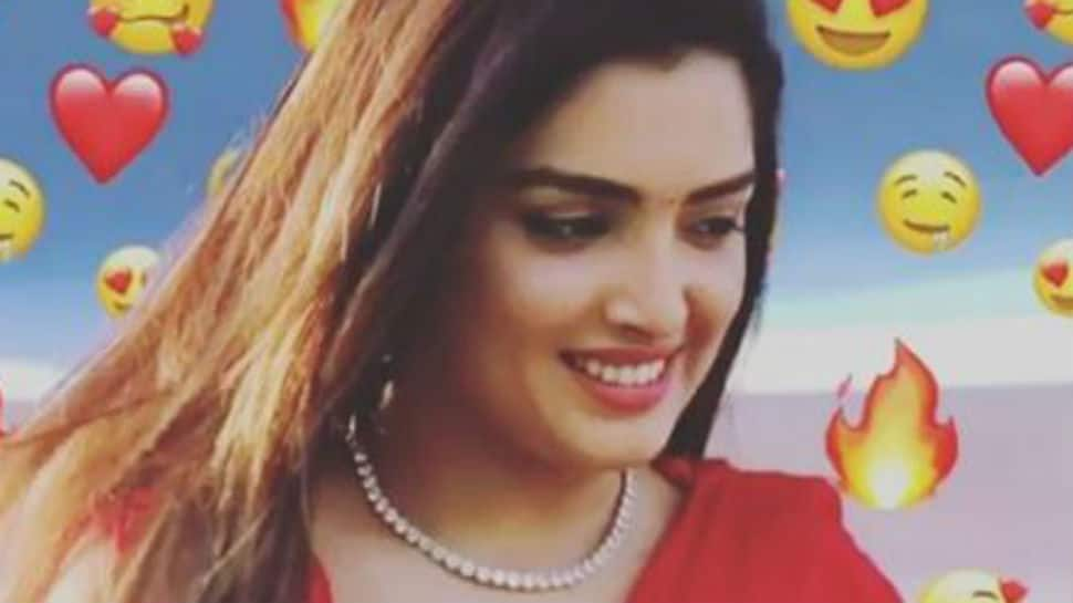 Bhojpuri siren Aamrapali Dubey&#039;s ravishing smile makes the spotlight follow her, see pic