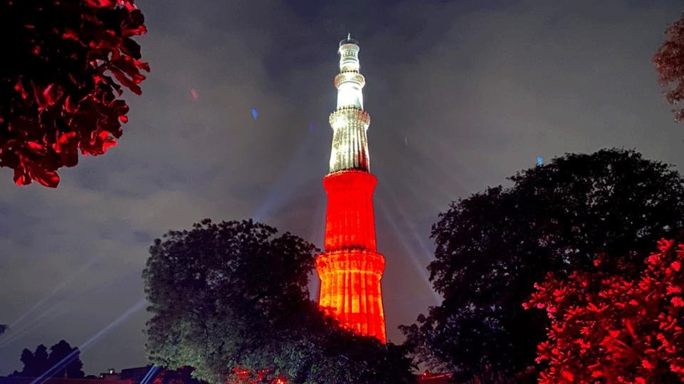 Qutub Minar illuminated in Poland&#039;s national colour to mark 40th anniversary of Solidarity movement