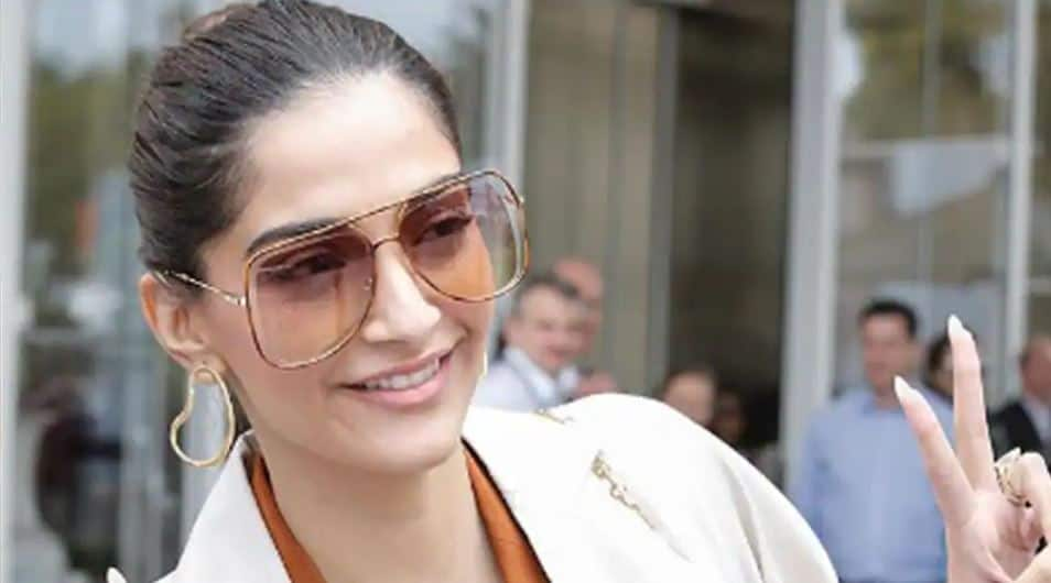 Sonam Kapoor watches &#039;Tenet&#039; in London, raves about Dimple Kapadia in the film