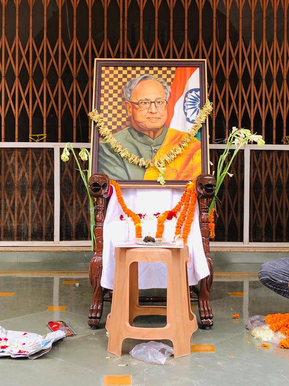 Family pays homage to Former President Pranab Mukherjee