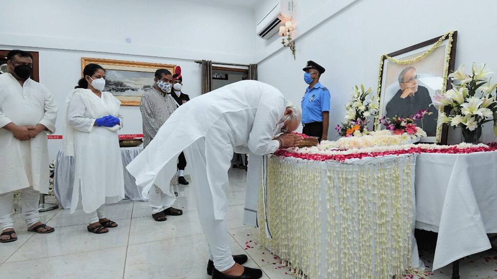 Prime Minister Narendra Modi paid floral tribute to President Pranab Mukherjee