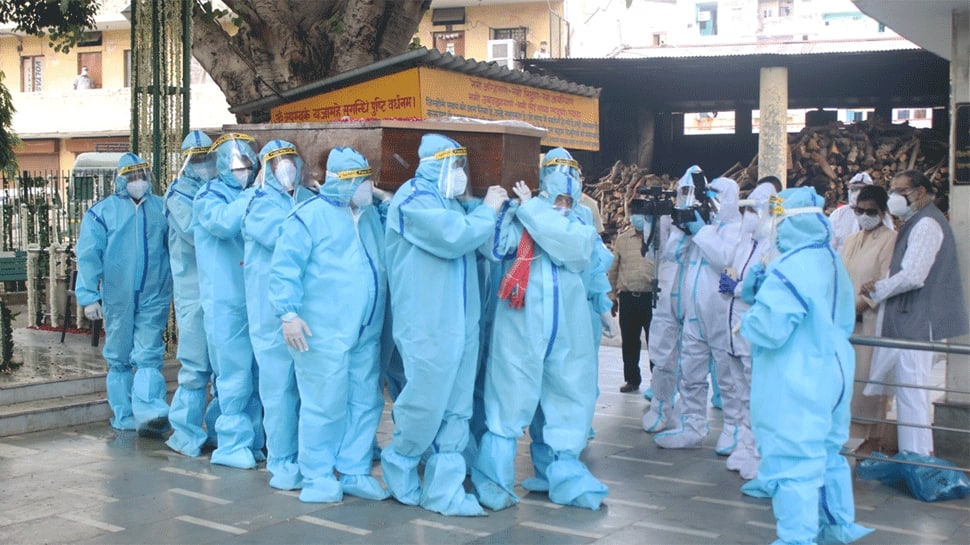 Former President Pranab Mukherjee's mortal remains being brought at the Lodhi Road crematorium