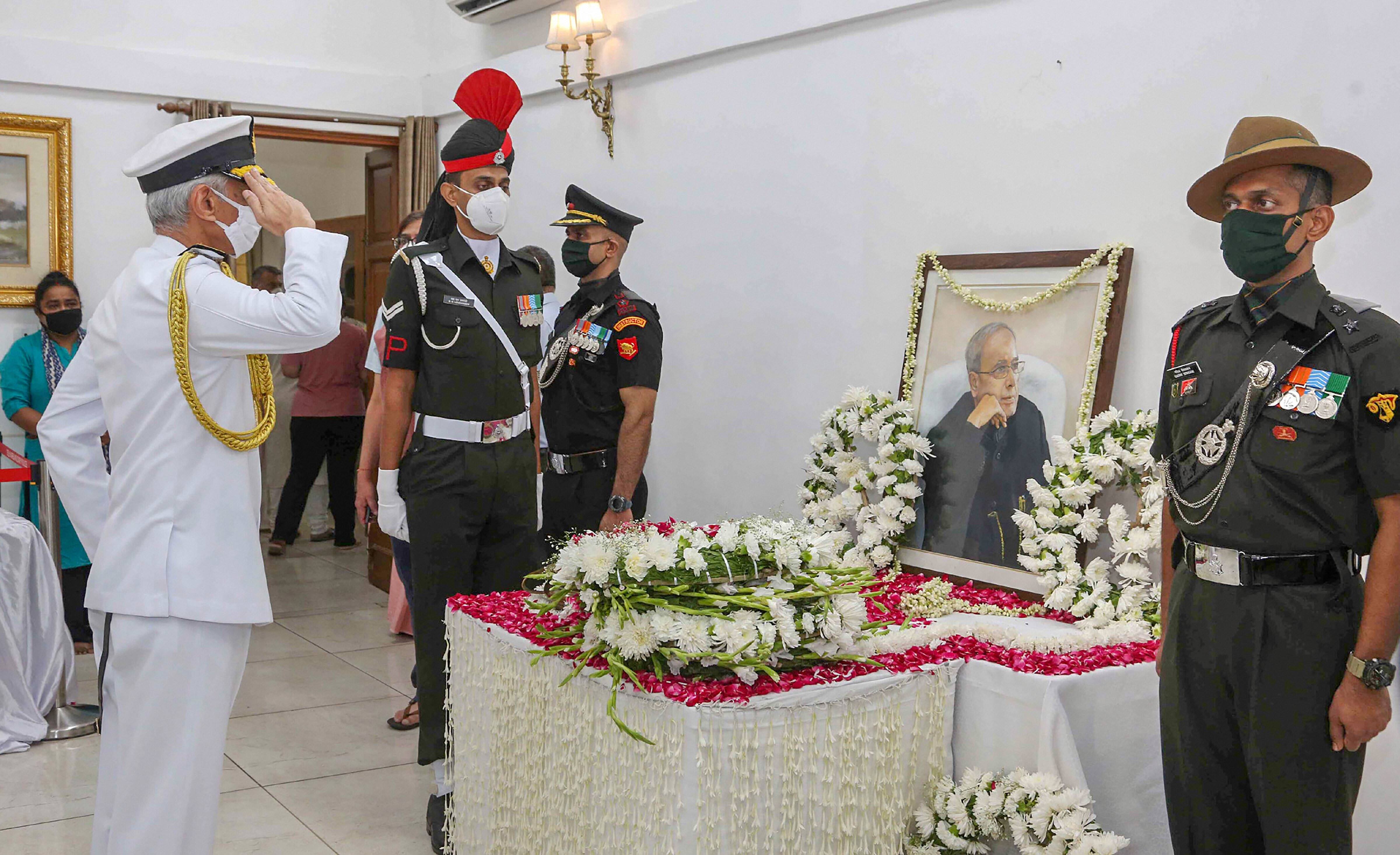 Chief of Naval Staff Admiral Karambir Singh pays his last respects to former President Pranab Mukherjee 