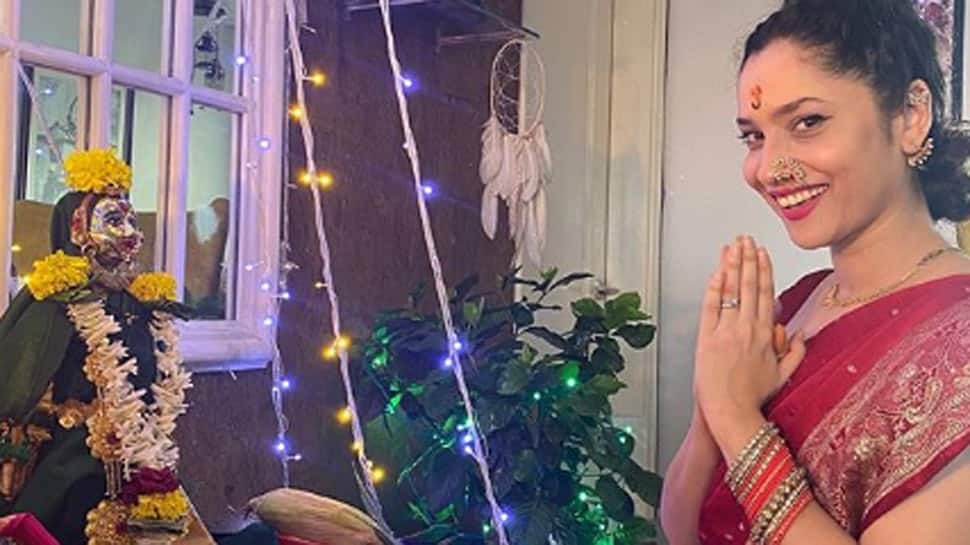 Ankita Lokhande performs Ganpati Visarjan on Anant Chaturdashi with family at home - Watch