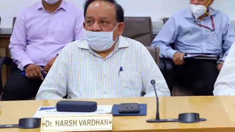 Union Minister Harsh Vardhan donates deceased mother&#039;s eyes at Delhi&#039;s AIIMS