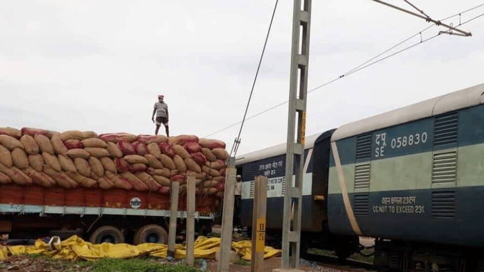 Indian Railways registers 10 percent jump in freight loading, overtakes last year&#039;s figure