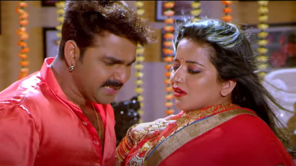 Pawan Singh Monalisa Xxx Video - Pawan Singh and Monalisa's Bhojpuri sizzling song 'Pala Satake' sets  YouTube on fire - Watch | Bhojpuri News | Zee News
