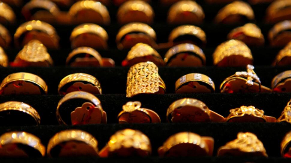 Gold rises by Rs 251, silver jumps Rs 261