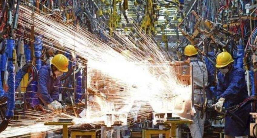 India&#039;s industrial production output contracted 10.4% in July