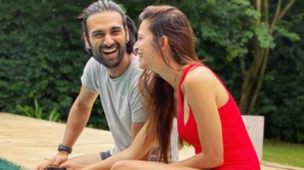 Lovebirds Kriti Kharbanda and Pulkit Samrat&#039;s adorable poolside pic is goals!