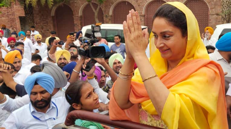 Union Minister Harsimrat Kaur Badal resigns from government in protest against farm bills