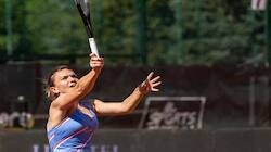 Simona Halep claims Rome title after Karolina Pliskova retires with injury