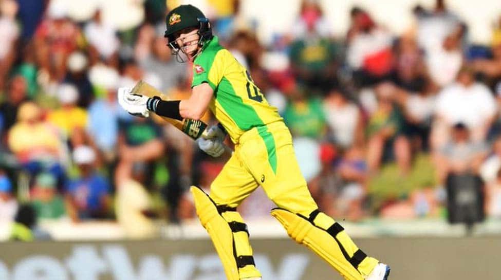 IPL 2020: Steve Smith practices MS Dhoni&#039;s signature &#039;Helicopter Shot&#039;-- Watch