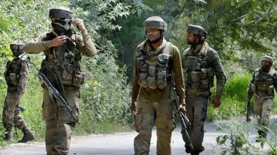 Lashkar-e-Taiba terrorist associate arrested at Mandigam Kralgund in Jammu and Kashmir&#039;s Handwara; arms, ammo seized