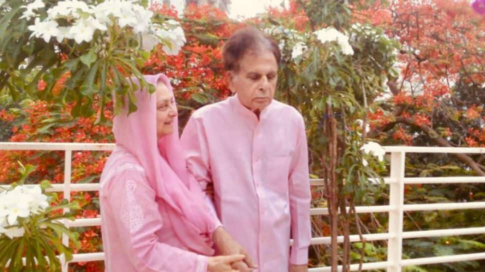 Dilip Kumar, Saira Banu clicked twinning in pink. Pic will make you smile