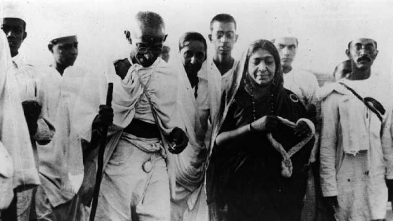 Mahatma Gandhi with Sarojini Naidu