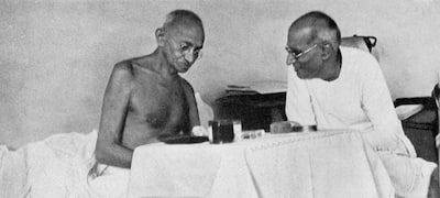 Gandhi discussing Lord Wavell's proposal with Rajagopalachari 