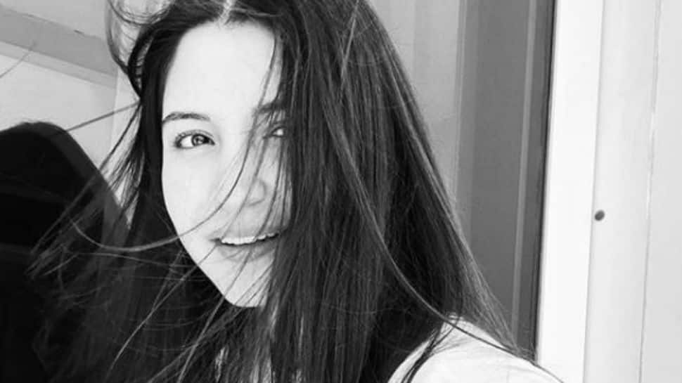 Just like Virat Kohli, we are all hearts for this stunning pic of mom-to-be Anushka Sharma 