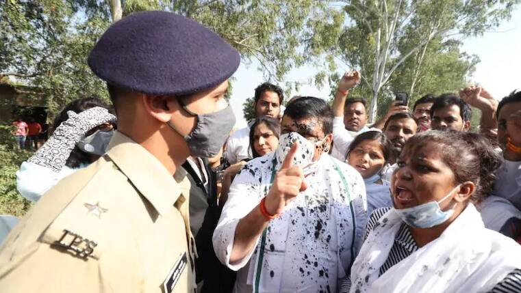 Ink thrown at AAP MP Sanjay Singh in Hathras amid &#039;PFI dalal wapas jao&#039; slogan   