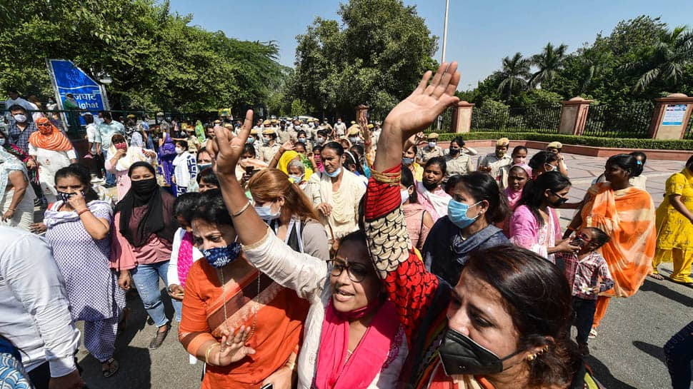 Hathras victim cremated late night to avoid large-scale violence, UP government tells Supreme Court