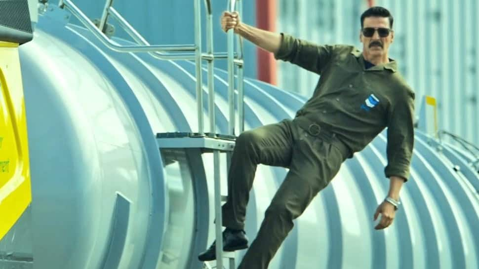 Akshay Kumar&#039;s retro &#039;Bellbottom&#039; teaser storms internet, Twitterati gives a thumbs up!