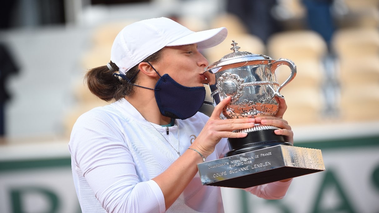 French Open 2020: Iga Swiatek beats Sofia Kenin to win ...