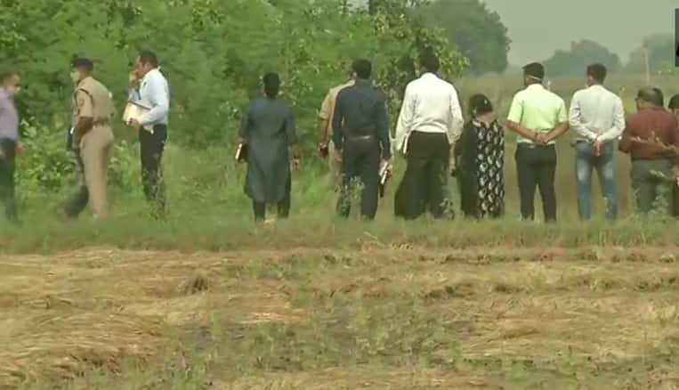 Hathras case: CBI team examines crime scene, meets victim&#039;s family members in Bulgarhi village