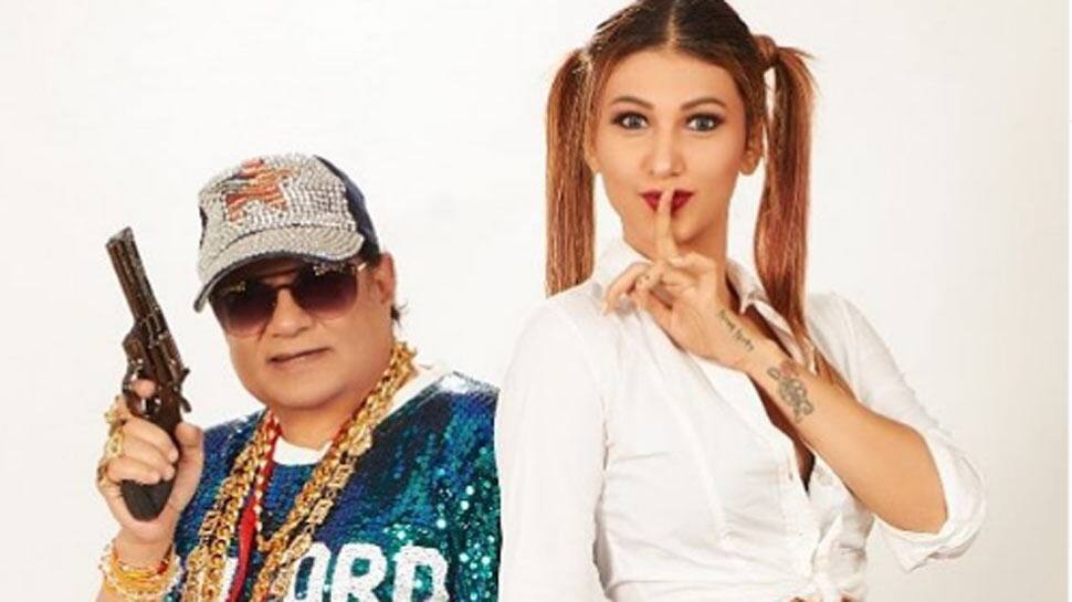 After viral wedding pics, Jasleen Matharu and Anup Jalota&#039;s recent glam photo will drive you nuts!