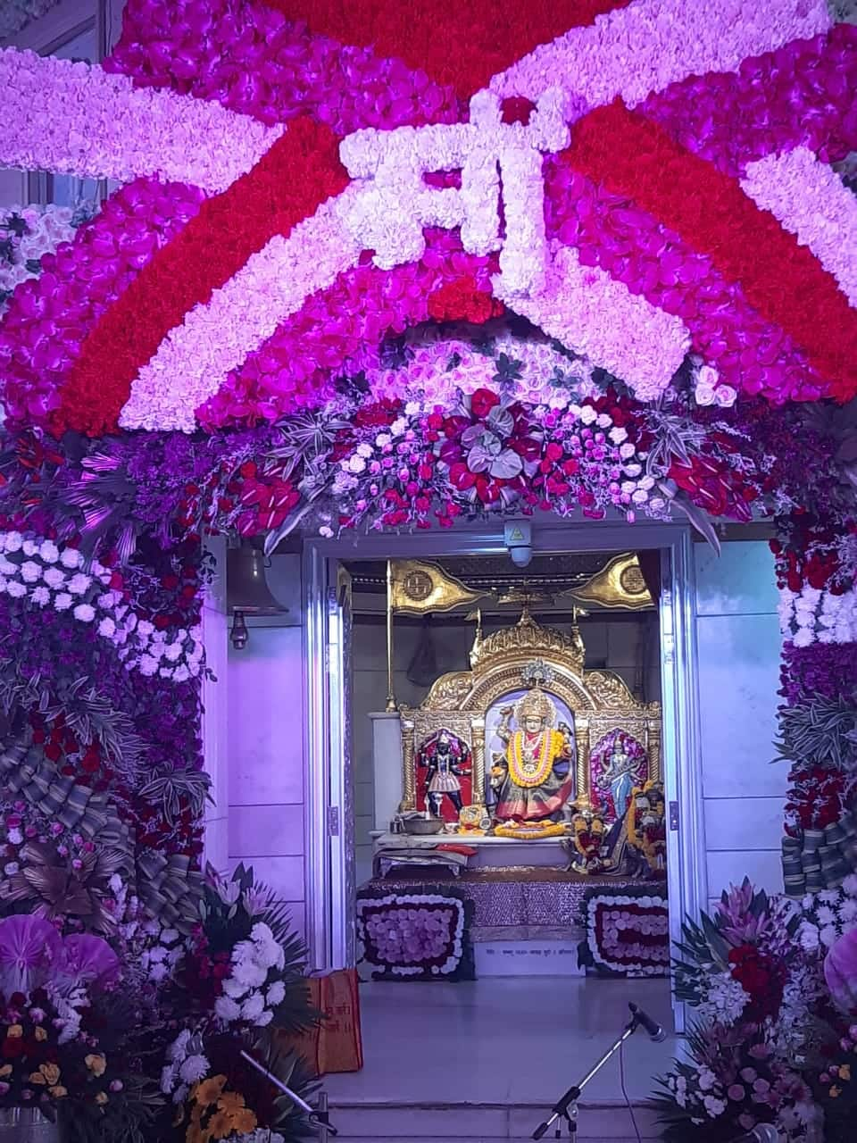 Devotees visit Jhandewalan Temple in Delhi to offer prayers on the first day of Navratri.