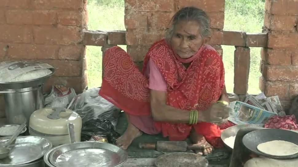 In a repeat of Baba ka Dhaba story, Agra&#039;s &#039;roti wali amma&#039; shares plight of no sale