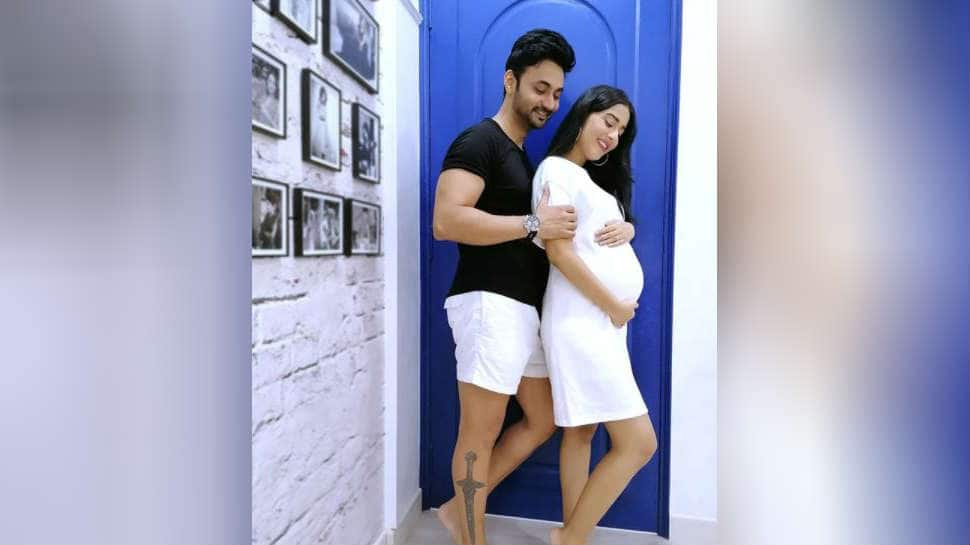 Amrita Rao cradles her baby bump in pic going viral, reveals she is 9 months pregnant