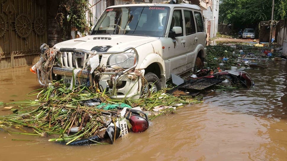 Hyderabad floods: Tamil Nadu contributes Rs 10 cr as a token of support to Telangana