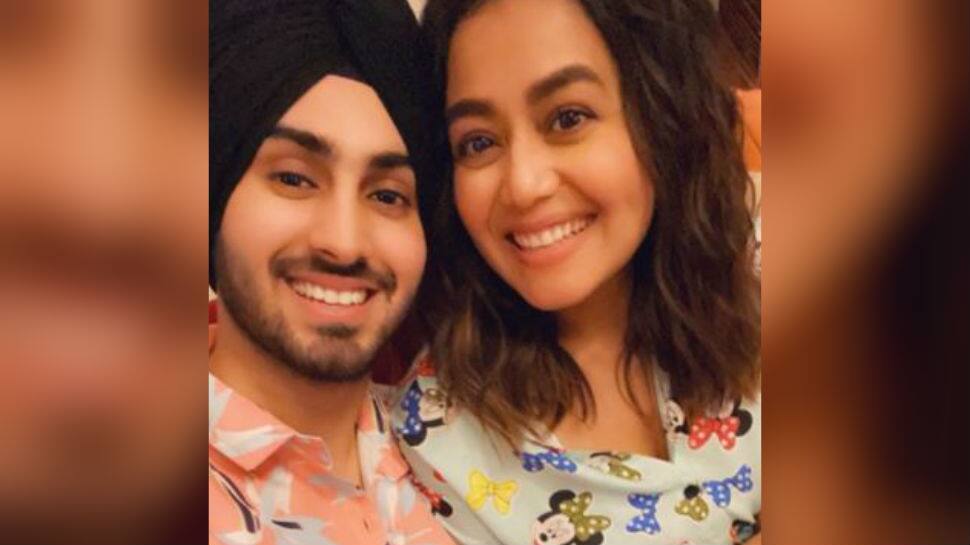 Viral: When Neha Kakkar met beau Rohanpreet Singh&#039;s family for the first time, watch video