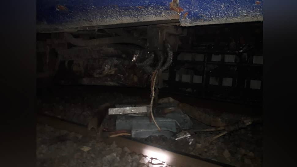 Two coaches of Gorakhpur Kolkata Purvanchal Express train derail near Silaut station in Bihar